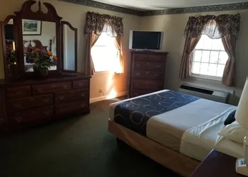 Colonial Inn Seekonk hotel thumbnail 6