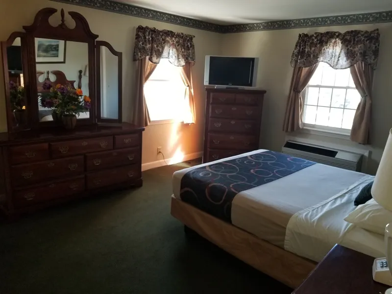 Colonial Inn Seekonk hotel detail image 6