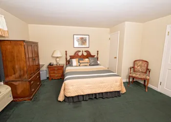 Colonial Inn Seekonk hotel thumbnail 8
