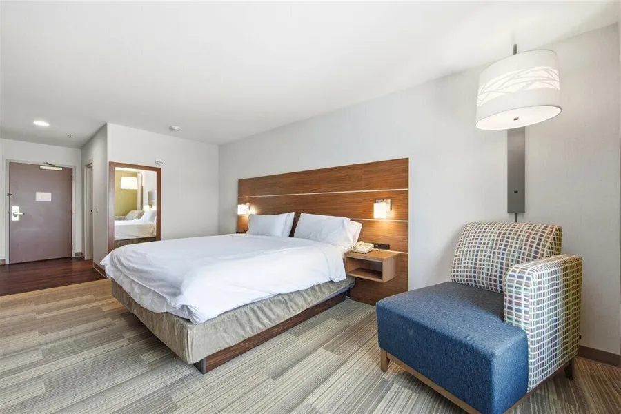 Holiday Inn Express & Suites Bethlehem Arpt-Allentown Area hotel detail image 6