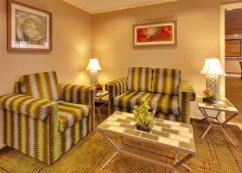 La Quinta Inn & Suites by Wyndham Plattsburgh hotel thumbnail 3