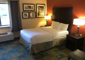 La Quinta Inn & Suites by Wyndham Plattsburgh hotel thumbnail 5