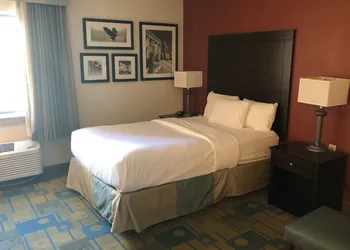 La Quinta Inn & Suites by Wyndham Plattsburgh hotel thumbnail 6