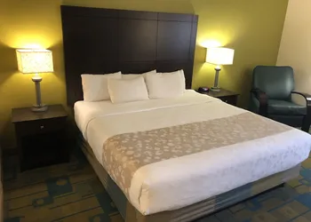 La Quinta Inn & Suites by Wyndham Plattsburgh hotel thumbnail 7