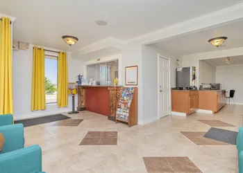 Super 8 by Wyndham Colorado Springs/Chestnut Street hotel thumbnail 2