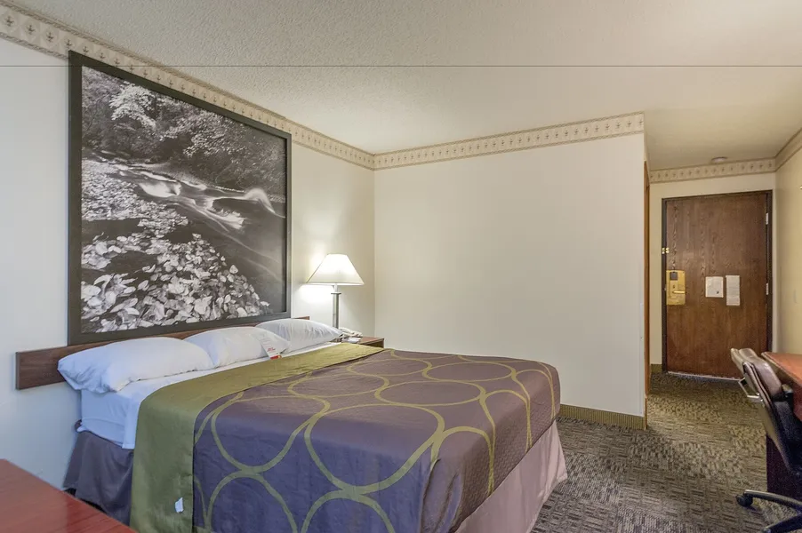 Super 8 by Wyndham Colorado Springs/Chestnut Street hotel detail image 6