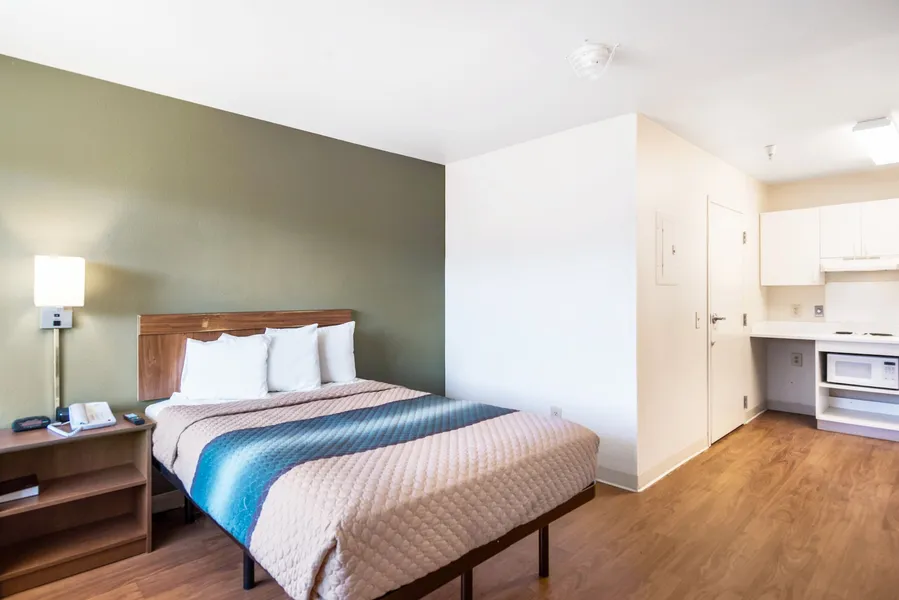 HomeTowne Studios By Red Roof Colorado Springs - Airport hotel detail image 6