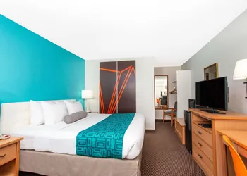 Howard Johnson by Wyndham Colorado Springs hotel thumbnail 7