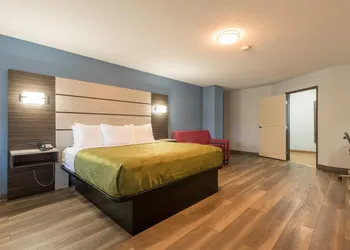 Quality Inn & Suites Manitou Springs at Pikes Peak hotel thumbnail 2