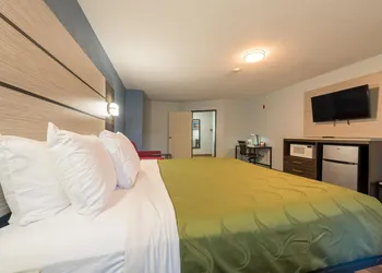 Quality Inn & Suites Manitou Springs at Pikes Peak hotel thumbnail 3