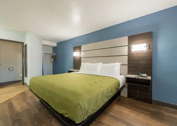 Quality Inn & Suites Manitou Springs at Pikes Peak hotel thumbnail 6