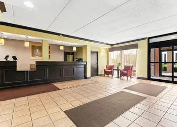 Comfort Inn Lehigh Valley West - Allentown hotel thumbnail 2