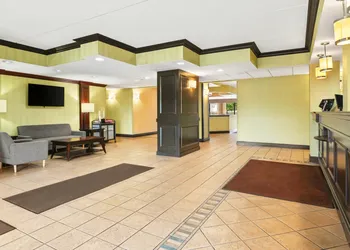 Comfort Inn Lehigh Valley West - Allentown hotel thumbnail 3