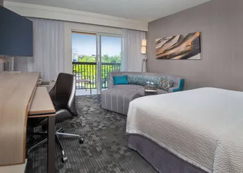 Comfort Inn & Suites Bethlehem Lehigh Valley Airport hotel thumbnail 5
