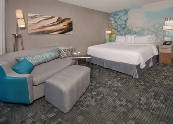 Comfort Inn & Suites Bethlehem Lehigh Valley Airport hotel thumbnail 8