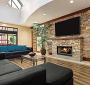 Days Hotel by Wyndham Allentown Airport / Lehigh Valley hotel detail image 3