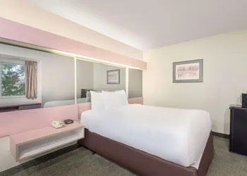 Knights Inn Allentown hotel thumbnail 6