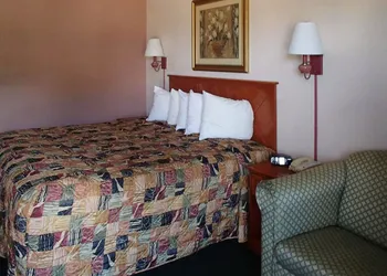 Rodeway Inn Leesburg Chain of Lakes hotel thumbnail 2
