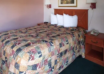Rodeway Inn Leesburg Chain of Lakes hotel thumbnail 4