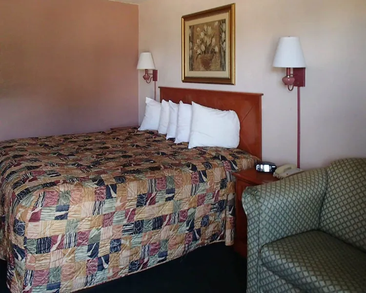 Rodeway Inn Leesburg Chain of Lakes hotel detail image 2