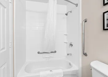 Comfort Inn University hotel thumbnail 7