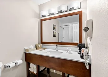 Comfort Inn University hotel thumbnail 6