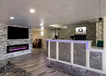 Quality Inn Aurora - Naperville Area hotel thumbnail 2