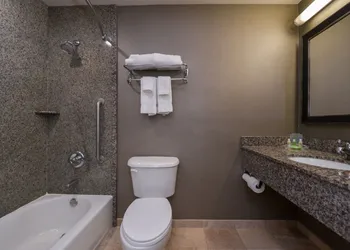 Holiday Inn Ontario Airport by IHG hotel thumbnail 3