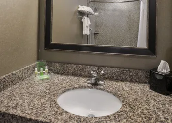 Holiday Inn Ontario Airport by IHG hotel thumbnail 6
