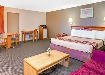Super 8 by Wyndham Upland Ontario CA hotel thumbnail 5