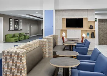 Holiday Inn Express Hotel & Suites South Portland by IHG hotel thumbnail 2