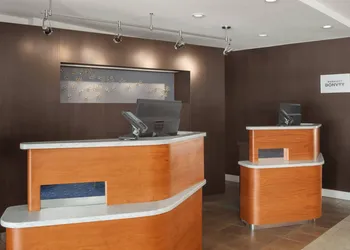 Courtyard by Marriott Portland Airport hotel thumbnail 2