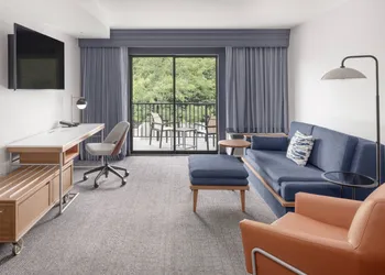 Courtyard by Marriott Portland Airport hotel thumbnail 6