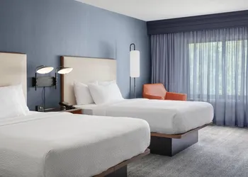 Courtyard by Marriott Portland Airport hotel thumbnail 8