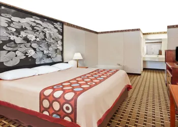 Super 8 by Wyndham Ft. Oglethorpe GA/Chatt TN Area hotel thumbnail 3