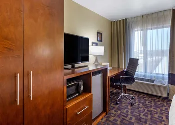 Comfort Inn & Suites North Aurora - Naperville hotel thumbnail 3