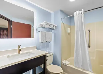 Quality Inn Hixson - Chattanooga hotel thumbnail 8