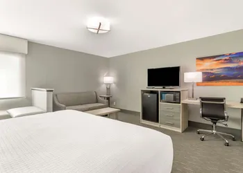 Best Western Plus Cleveland Inn & Suites hotel thumbnail 4