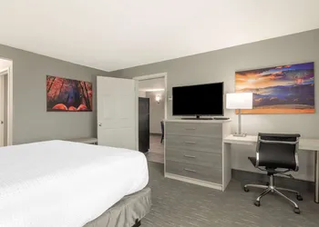 Best Western Plus Cleveland Inn & Suites hotel thumbnail 7