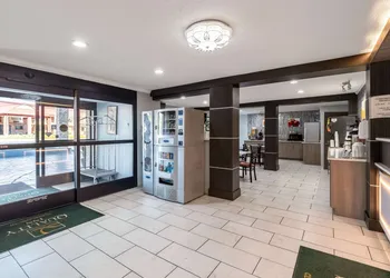 Quality Inn Cleveland North hotel thumbnail 4