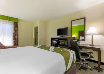 Quality Inn Cleveland North hotel thumbnail 6