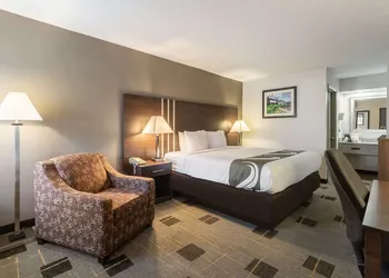 Quality Inn Cleveland North hotel thumbnail 8