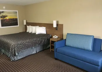 Days Inn By Wyndham Lexington/Columbia hotel thumbnail 4