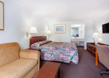Knights Inn Columbia hotel thumbnail 3