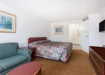 Knights Inn Columbia hotel thumbnail 5