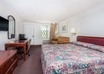 Knights Inn Columbia hotel thumbnail 6