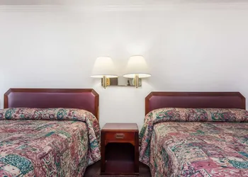 Knights Inn Columbia hotel thumbnail 7