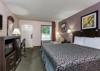 Days Inn by Wyndham Lugoff hotel thumbnail 2