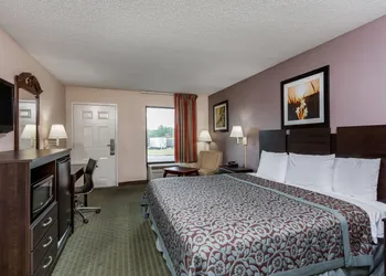 Days Inn by Wyndham Lugoff hotel thumbnail 4