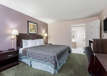 Days Inn by Wyndham Lugoff hotel thumbnail 7